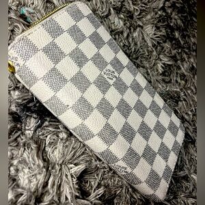 Louis Vuitton Gray and White Checkered wallet